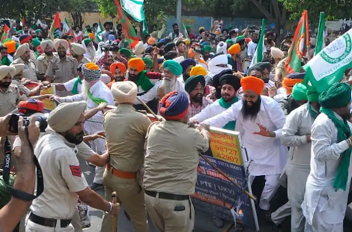 Punjab Police brutally resorts to lathi charge on farmers, labor workers who staged protest outside CM Mann's house in Sangrur