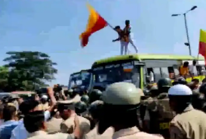 6 Maharashtra trucks attacked on their entry in Karnataka, hundreds of Kannada Rakshana Vedike activists arrested for pelting stones at vehicles