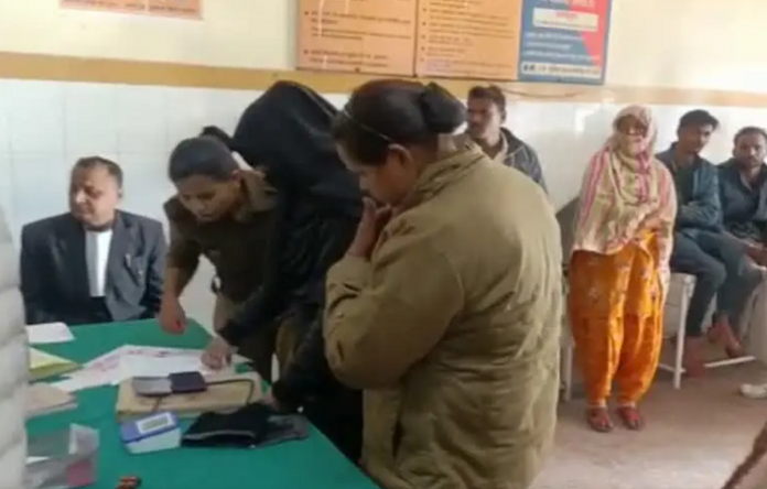 Banda: Jahila Begum sets honey trap for men to extort Rs 40-50 lakhs, arrested