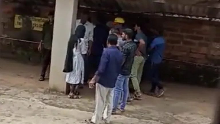 Muslim mob attacks one Mohammed Imtiyaz and his girlfriend for coming to watch Kantara movie together