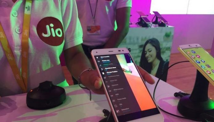 Mumbai: Cops lodge FIR against one Parvez for cutting optical fibre cables of Reliance Jio, disrupting internet connections