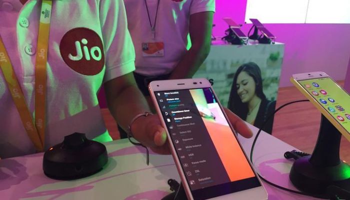 Mumbai: Cops lodge FIR against one Parvez for cutting optical fibre cables of Reliance Jio, disrupting internet connections
