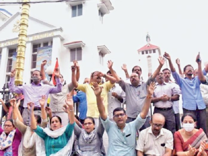 Kerala: 35 churches closed amidst protests over unified mass