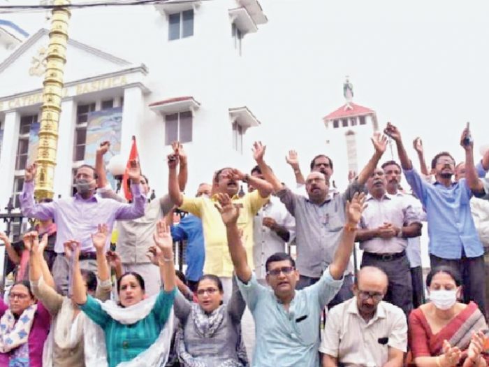 Christian groups beat up each other over which direction to face while praying, 35 churches closed in Kerala