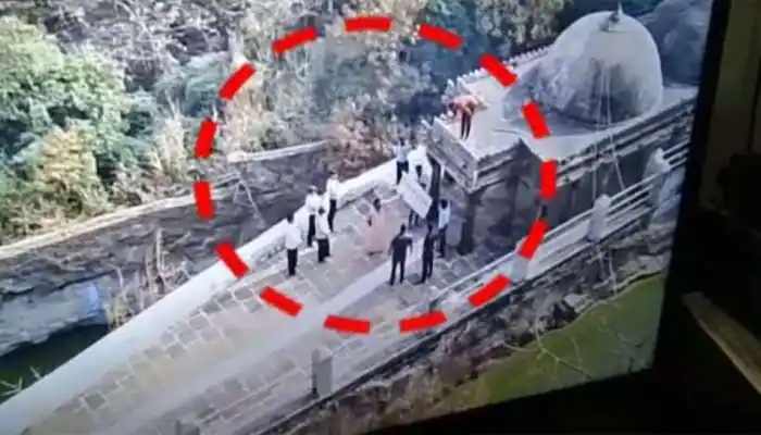 No vandalism, only poles removed, clarifies Mahant at temple in Palitana, Gujarat, here is what we know