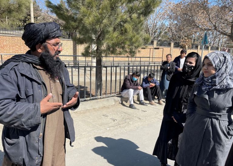 Afghanistan: Taliban imposes ban on university education for women