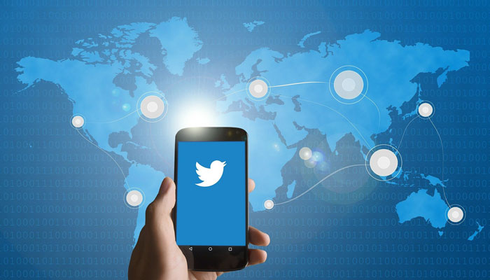 Twitter logs out users worldwide, outage remains for over an hour