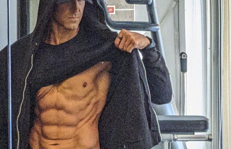 ‘Your kidney seems dislodged’: Hrithik Roshan’s toned body triggers joke and meme fest