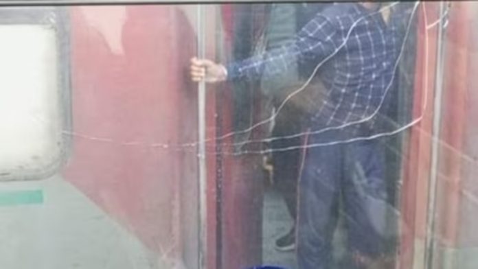 Vande Bharat Express stone pelting