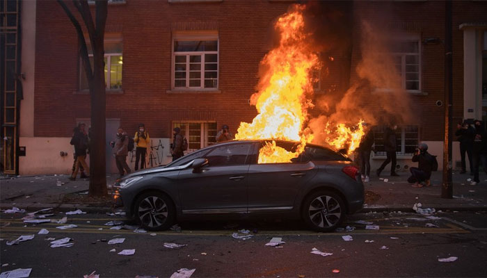 French authorities notify ‘safe spaces’ to keep cars from being set ablaze on NYE, here is how the arson ‘tradition’ started