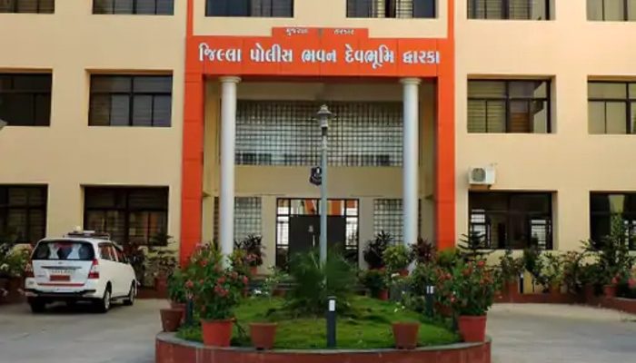 Gujarat: Altaf lures a Hindu girl by promising to become a Hindu, abandons her after she gets pregnant