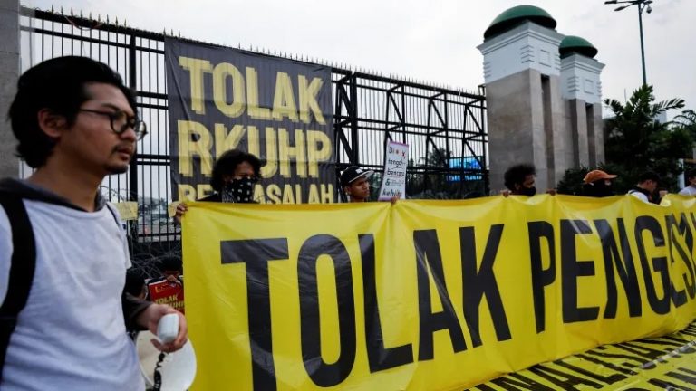 Indonesia: Foreign tourists concerned after the Muslim majority country bans sex outside of marriage