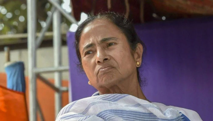 WB: Police arrest Noor Alam for trying to enter residence of CM Mamata Banerjee with firearms, was travelling in a car with a Police sticker on it