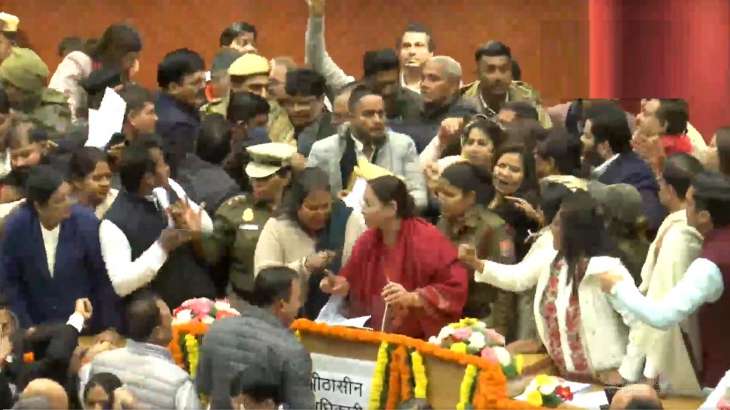 Clashes erupt between BJP and AAP members before Delhi Mayor Elections inside Civic Centre