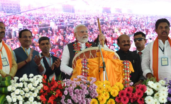 PM Modi distributes land title deeds Hakku Patra to Banjaras of Karanataka