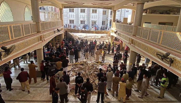 Suicide bomber killed 28 and injured 150 in Pakistani mosque
