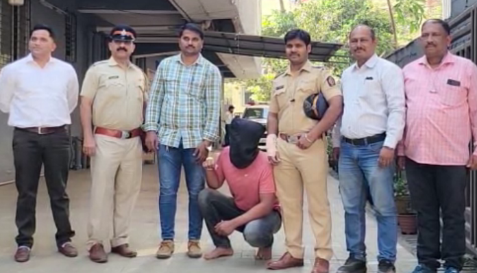 Mumbai: Iranian thief Mohammad Zakir caught by police, Iranian women pelt stones at cops to save him