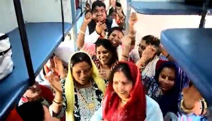 Hindus travelling to Ayodhya