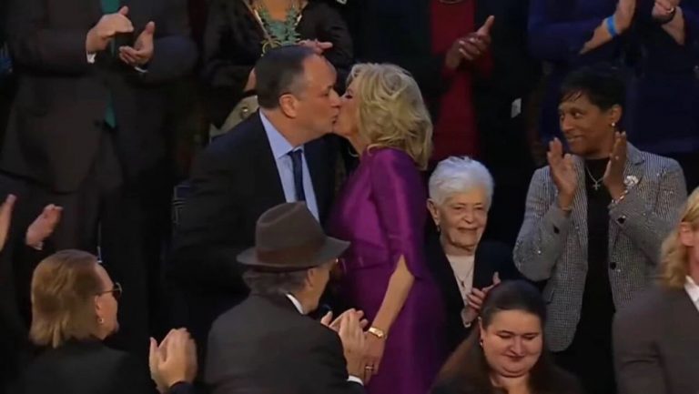 Joe Biden’s wife kisses Kamala Harris’ husband on the lips ahead of State of the Union address, image viral