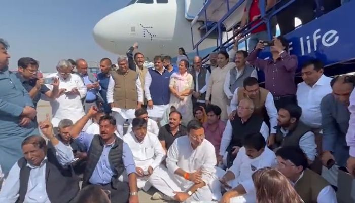 ‘Modi teri kabar khudegi’: Pawan Khera, Congressis chant at Delhi airport tarmac