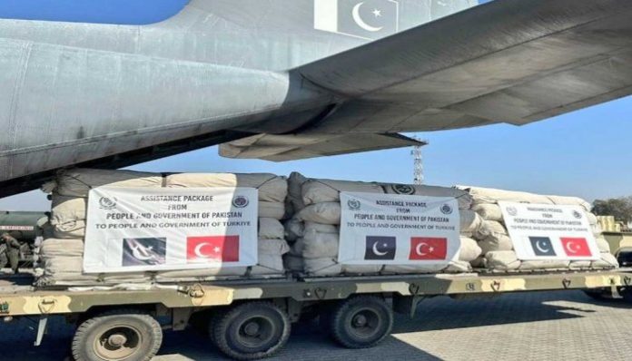 Pakistani airplanes flying to Turkey with aid.