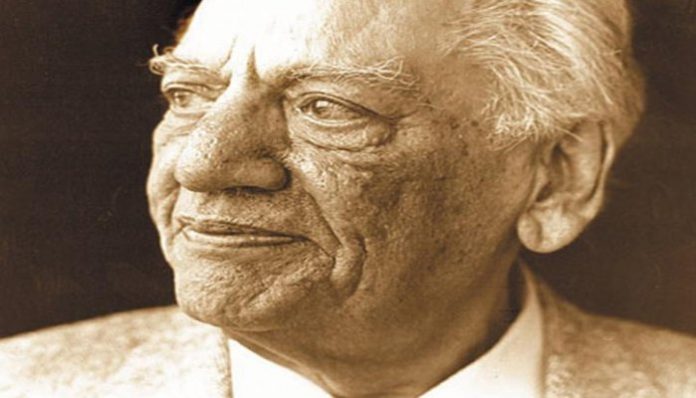 During the British era, Faiz was born on February 13, 1914, in the Punjabi district of Sialkot.