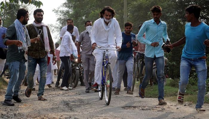 Dream come true: Tej Pratap Yadav meets late Mulayam Singh Yadav in dream and cycles with him, wakes up and goes to office on cycle, alone