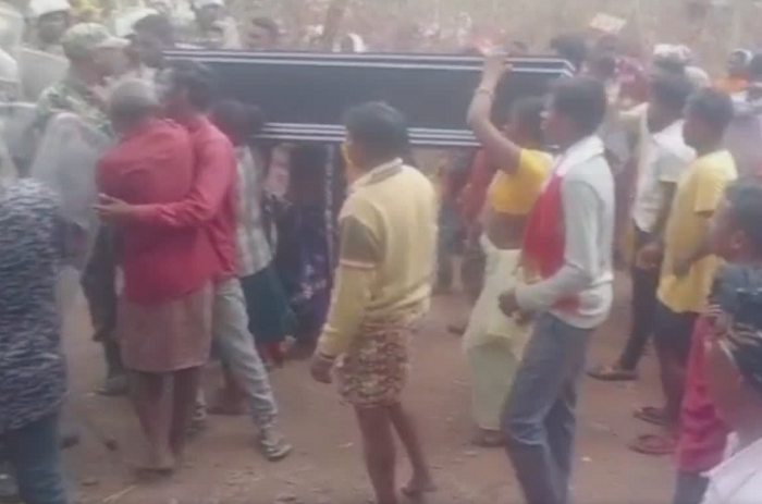 Chhattisgarh: Clashes in Bastar over death of a tribal woman who had converted to Christianity, locals protest, demand cremation instead of burial