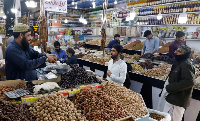 As Ramzan starts, Pakistanis struggle with high prices, businesses forced to shut down due to all-time high inflation