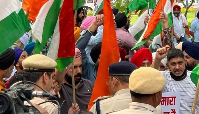 Sikhs protest outside British High Commission in New Delhi over the pulling down of the Indian flag, chant Bharat Mata Ki Jai