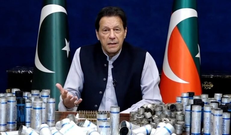 Pakistan: Judge offers former PM Imran Khan protection from arrest in Toshakhana case if he surrenders in court