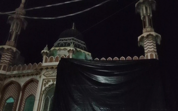 Halwaiyan mosque in Aligarh covered with tarpaulin ahead of Holi