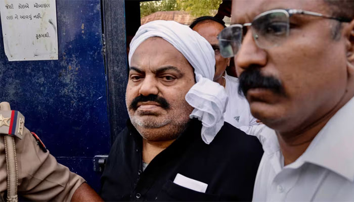 As Atiq Ahmed is transferred from Gujarat to Uttar Pradesh, national media covering the ‘event’ shows live pictures of him urinating on the way: Watch