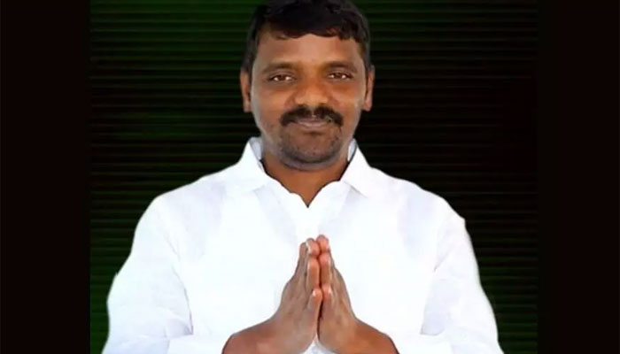 Telangana: Police detain Journalist Teenmaar Mallanna and his staff allegedly after he questioned MLC K Kavita, accused in the Liquor scam