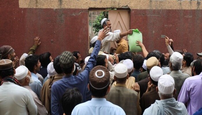 8,000 flour bags stolen during Ramzan amid severe economic crisis in Pakistan, four government officials booked