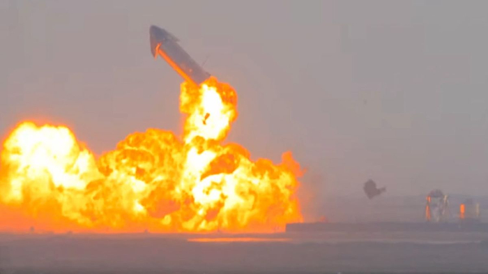 Moments after launch, SpaceX’s starship rocket explodes above the Gulf of Mexico