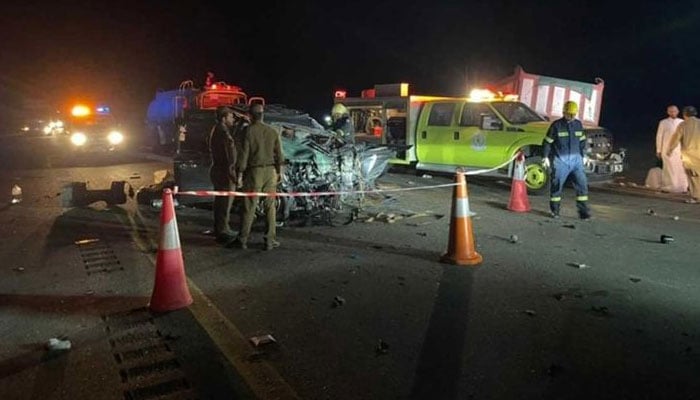 Nine Pakistanis on their way to Mecca for Umrah in Ramzan killed in road accident
