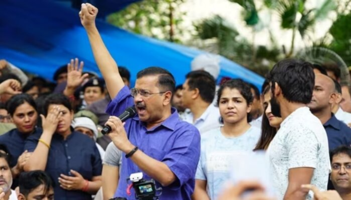 Arvind Kejriwal at Jantar Mantar along with the wrestlers.