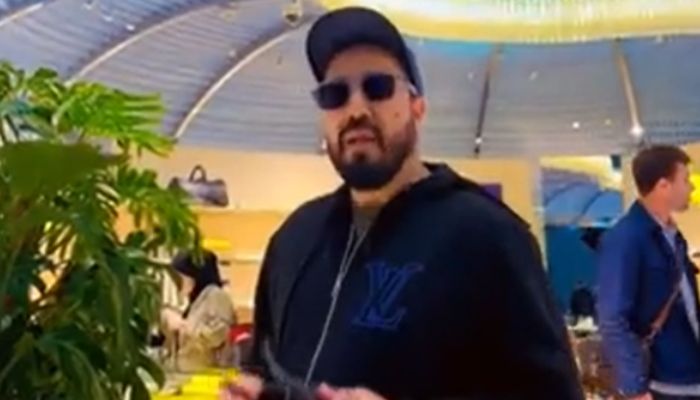 Singer Mika Singh thanks PM Modi for being able to use Indian currency at Doha airport, here is how it shows INR getting stronger
