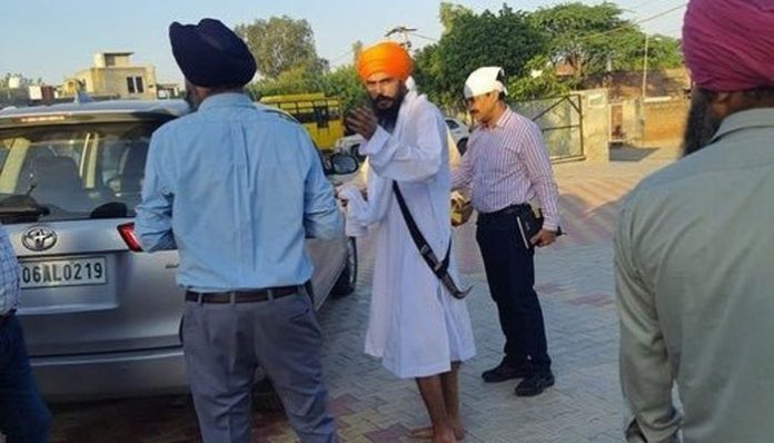 Amritpal Singh being arrested.