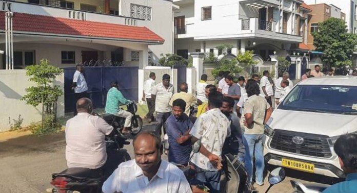 Tamil Nadu: 10 including 2 DMK Councillors arrested for preventing IT officials from raiding Minister Senthil Balaj's premise