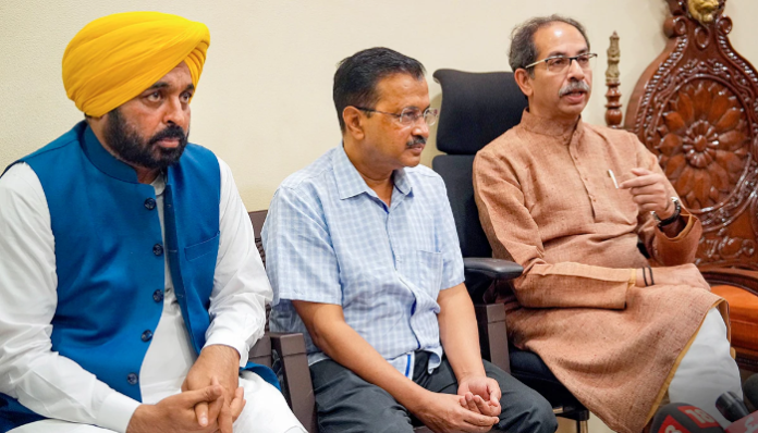 Uddhav Thackeray with the CM of Delhi, Arvind Kejriwal and the CM of Punjab, Bhagwant Mann.
