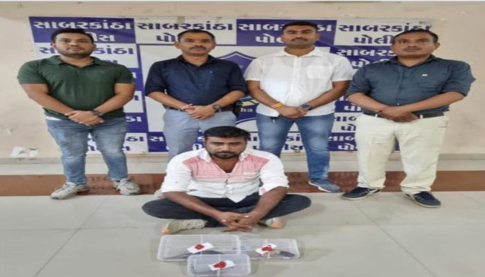 Gujarat: Sabarkantha police arrest one Gafur Khan Pathan with illegal arms, runs a garage named ‘Mahalaxmi Auto Parts’