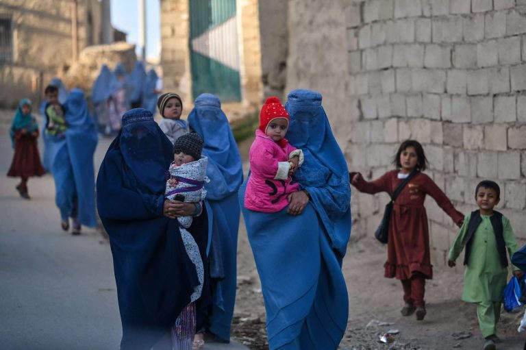 Pakistan deports hundreds of refugees, including women and children, back to Taliban-controlled Afghanistan after they failed to produce ‘legal permit’