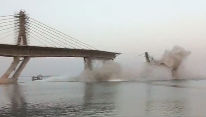 bridge collapse