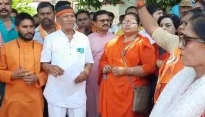 Hindu outfits protest against love jihad in Jabalpur.