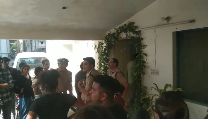 ‘I am leaving your life, both of you be happy’: Minor Hindu girl commits suicide in Dehradun after writing a message with blood on wall, one Shadab accused of love jihad