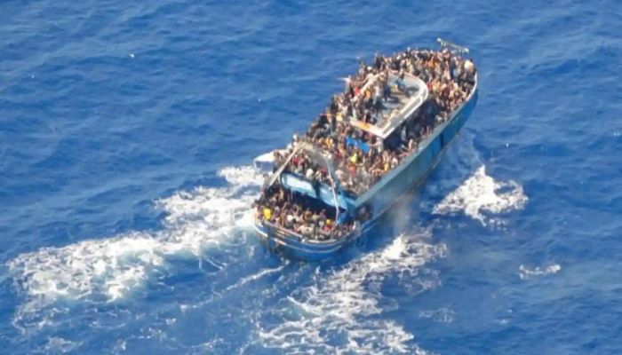 298 Illegal Pakistani migrants die after boat capsizes off Greece coast