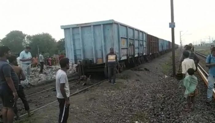 Odisha: Engineless reserve rake of goods train runs over group of labourers who took shelter under it due to thunderstorm, 6 dead and 2 injured