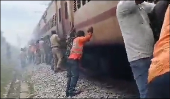Fact-check: No, Army jawans didn’t push a train to ‘start’ it. News24 and others spread misinformation regarding an incident where forces helped with a rescue operation